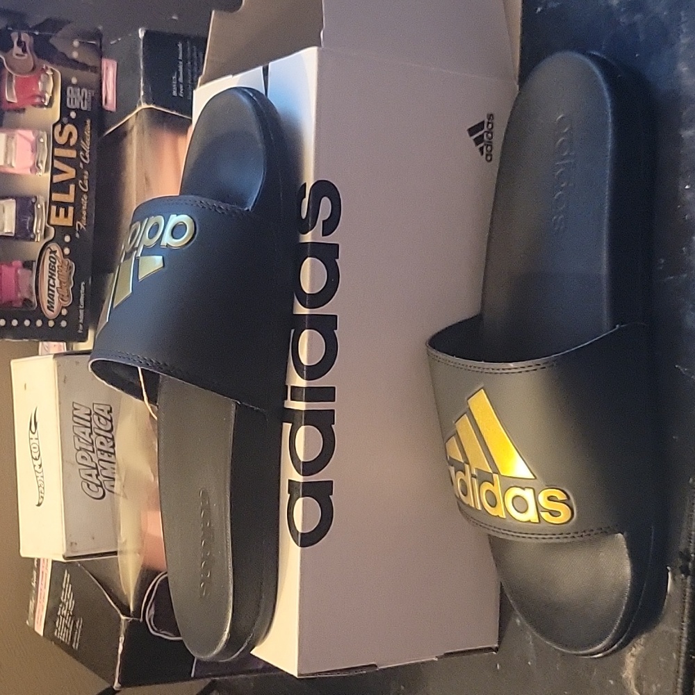 Adidas Adilette Comfort Slides Size 8 NWT - Picture 1 of 4